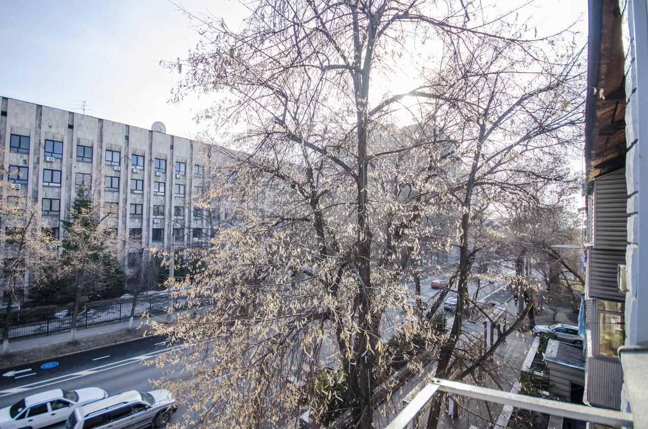 Ferienwohnung Золотой Квадрат Шевченко 75 Almaty Exterior foto