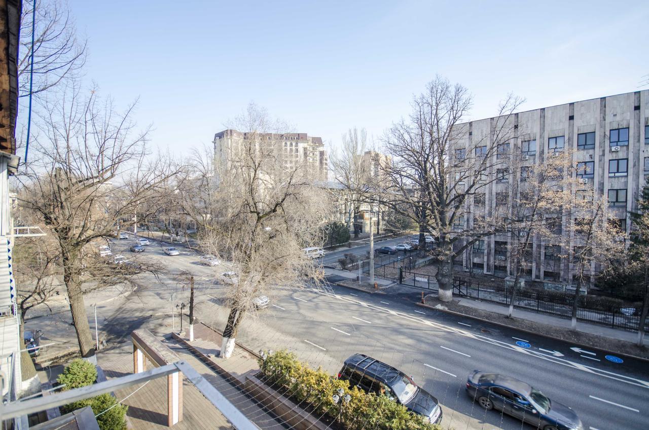 Ferienwohnung Золотой Квадрат Шевченко 75 Almaty Exterior foto