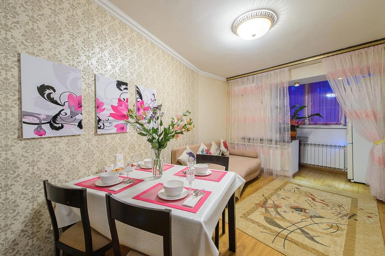 Ferienwohnung Золотой Квадрат Шевченко 75 Almaty Exterior foto