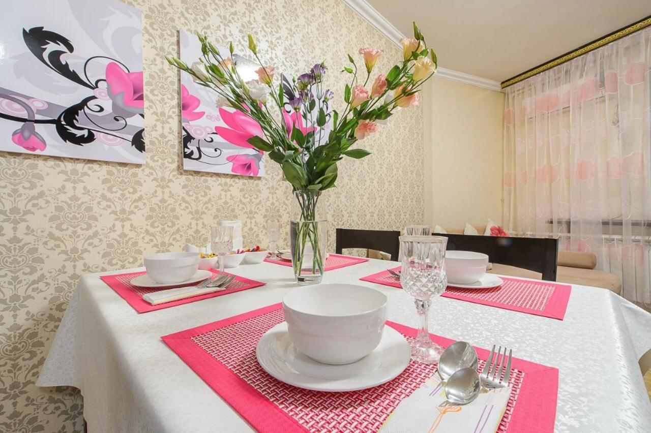 Ferienwohnung Золотой Квадрат Шевченко 75 Almaty Exterior foto