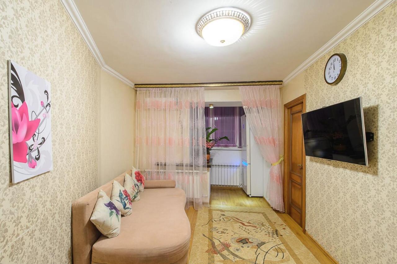 Ferienwohnung Золотой Квадрат Шевченко 75 Almaty Exterior foto