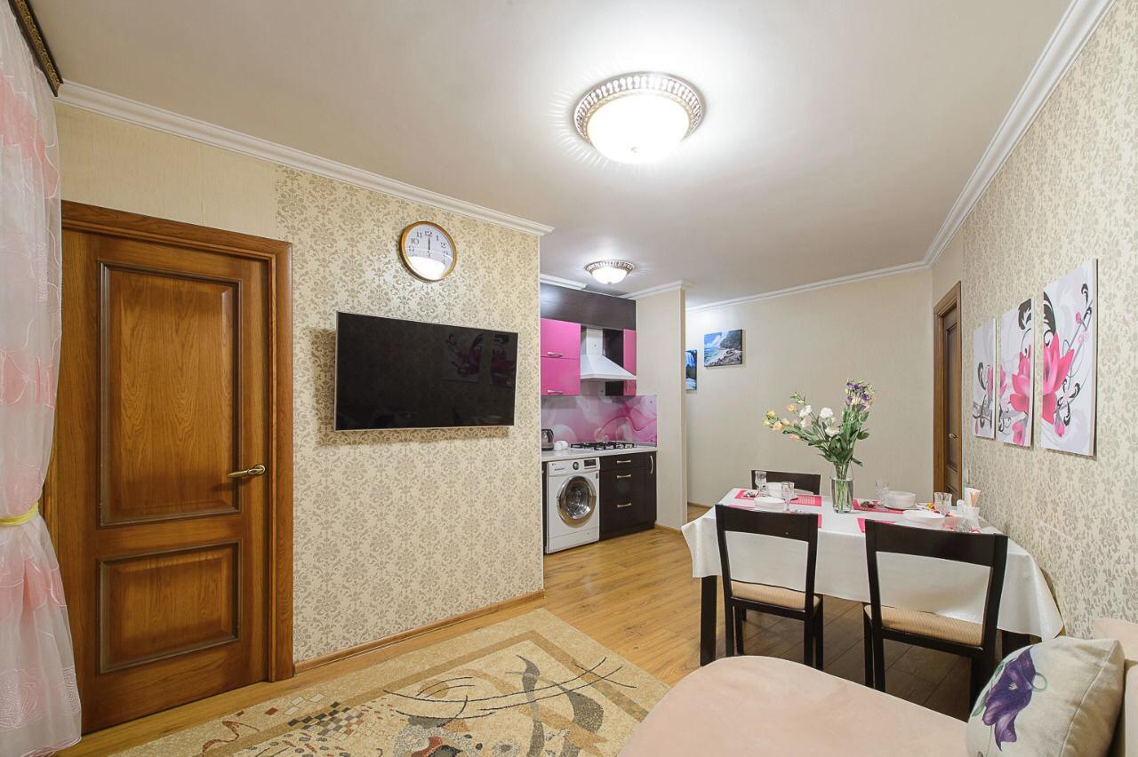 Ferienwohnung Золотой Квадрат Шевченко 75 Almaty Exterior foto